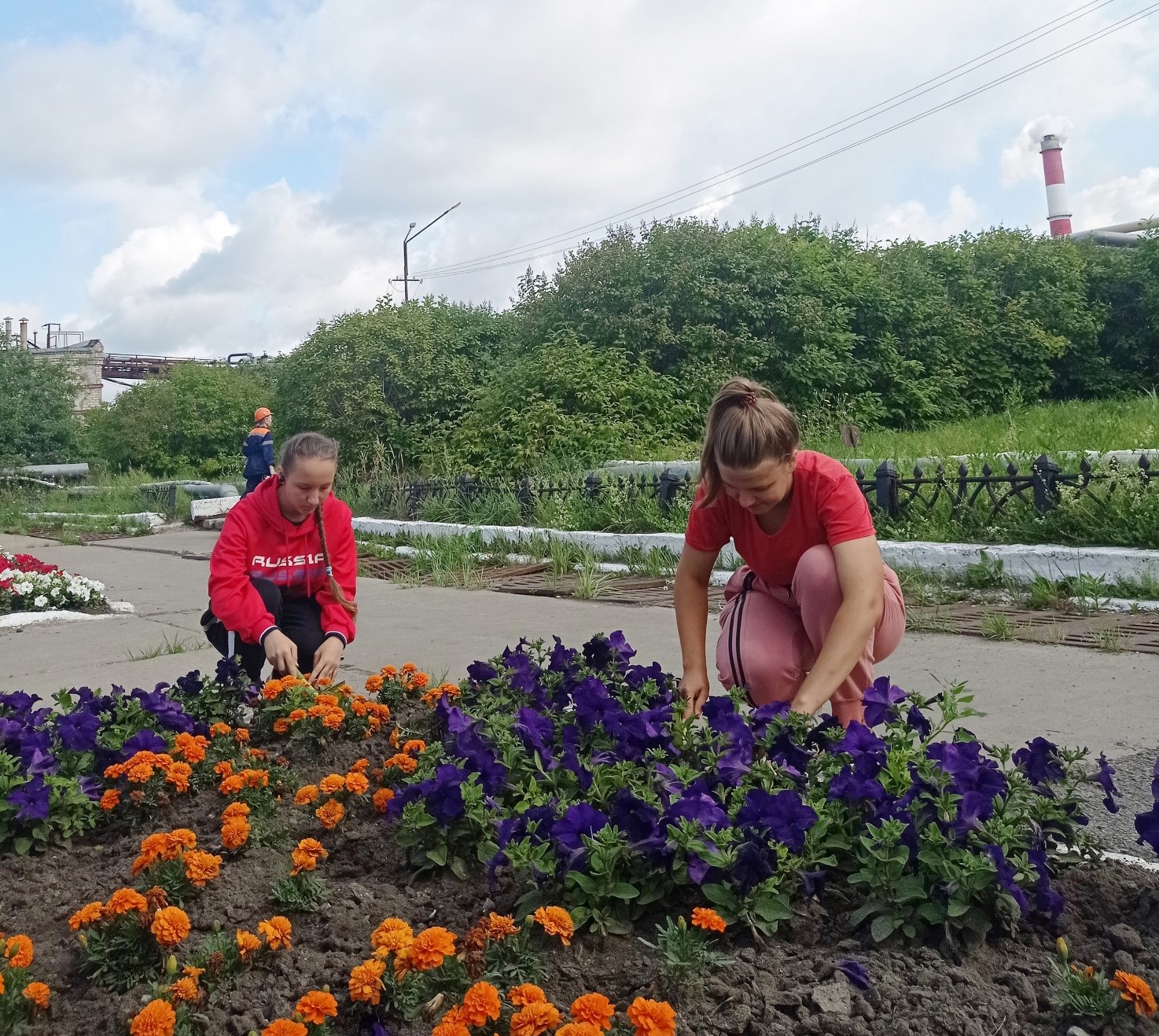 «Мама, я принес зарплату!»: 410 студентов и школьников приняли активное участие в благоустройстве Соликамска