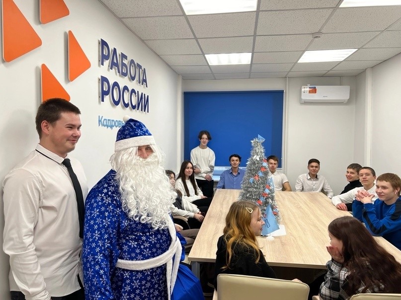 Новогодняя профориентация от деда мороза: помощь старшеклассникам в выборе профессии в Пермском крае