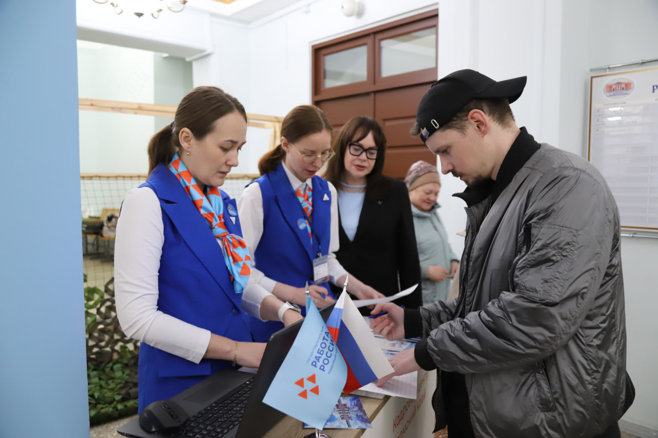 Более 50 участников СВО и членов их семей посетили совместную Ярмарку вакансий от Кадрового центра «Работа России» и Пермского филиала фонда «Защитники Отечества»