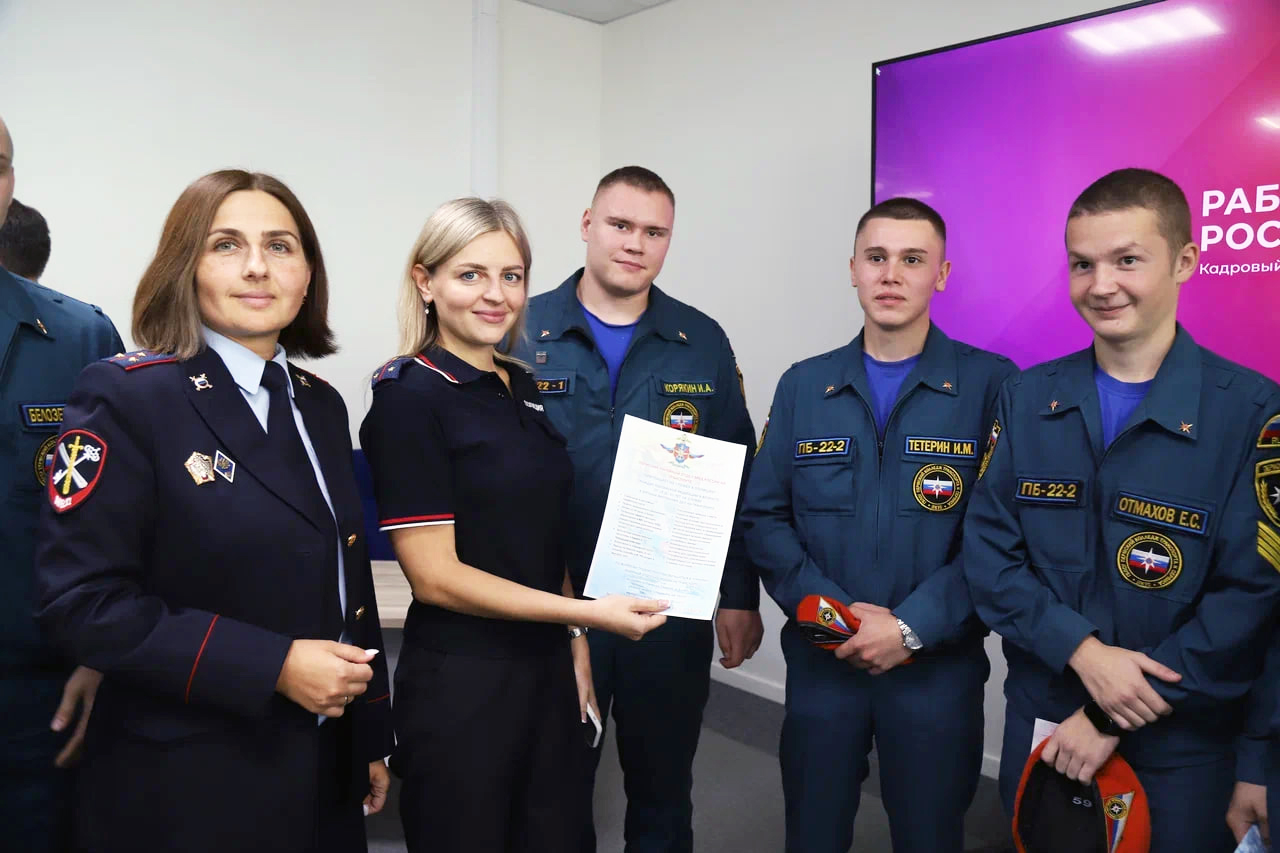 Успешное трудоустройство после завершения обучения: Ярмарка вакансий силовых структур во флагманском Кадровом центре «Работа России».